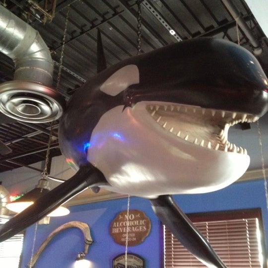 Снимок сделан в The Whale Raw Bar &amp; Fish House пользователем JeffreyFTL 10/13/2012