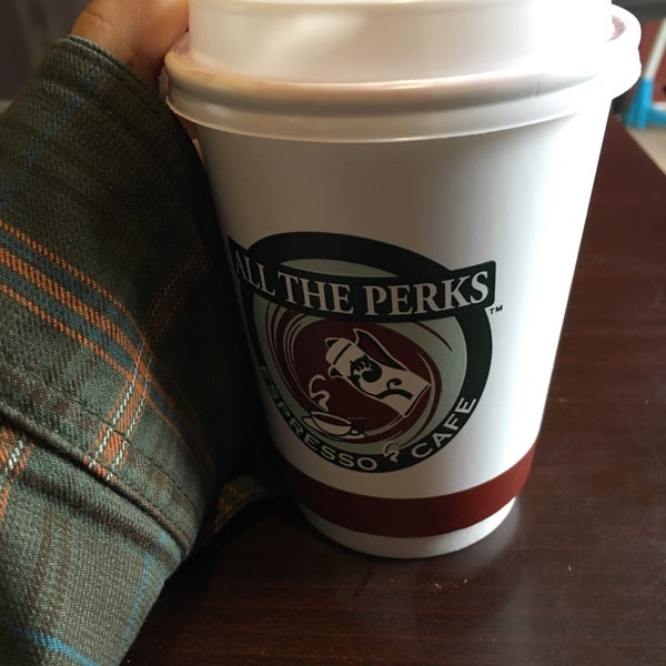 Foto tirada no(a) All The Perks Espresso Cafe por Şenay K. em 1/27/2017
