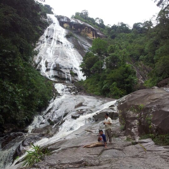 Photo taken at Gunung Stong by Zasryna S. on 11/21/2012