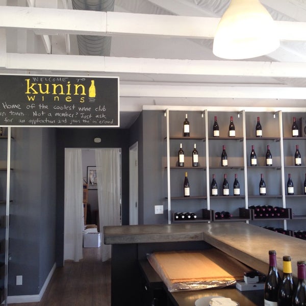 Foto diambil di Kunin Wines Tasting Room oleh 🐳Katherine K. pada 8/10/2014