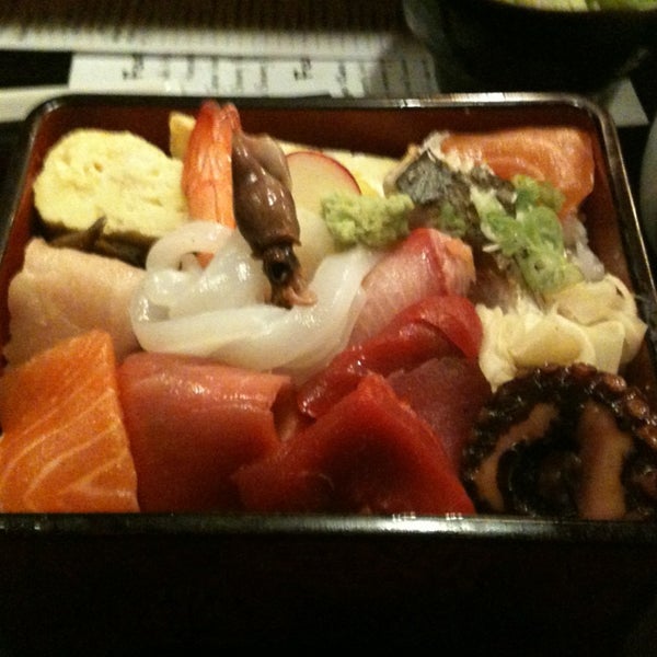 Снимок сделан в Sushi Capitol пользователем しほ👓 . 4/4/2014