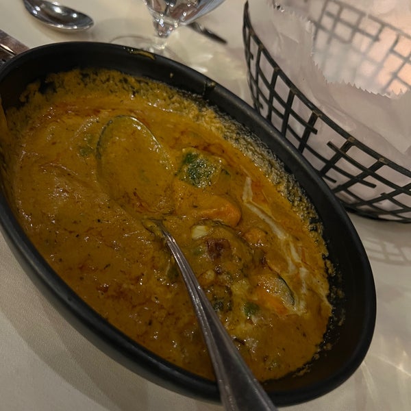 6/18/2023 tarihinde Ruchi G.ziyaretçi tarafından Spice Affair Beverly Hills Indian Restaurant'de çekilen fotoğraf