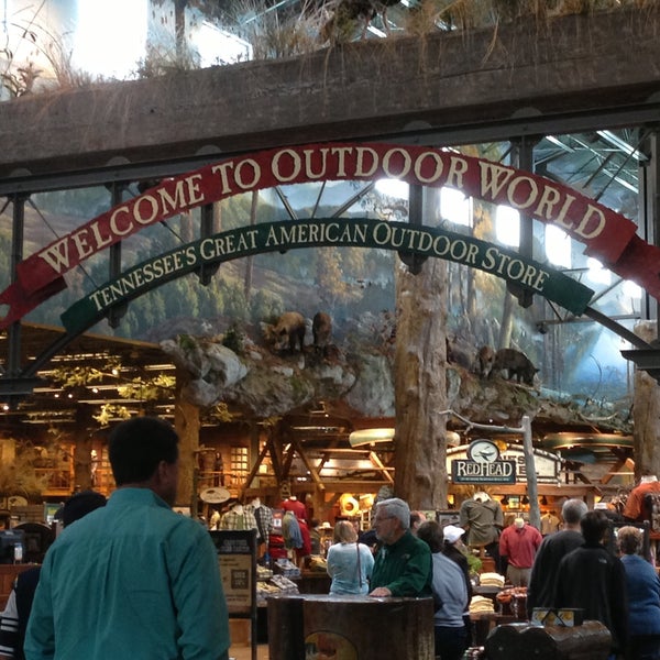 Are Dogs Allowed In Bass Pro Nashville