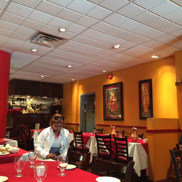 Foto tomada en Little India Restaurant  por Irishka G. el 6/3/2015