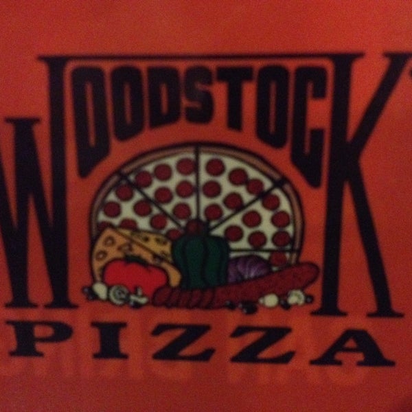 Снимок сделан в Woodstock&#39;s Pizza пользователем Pamela B. 5/3/2014