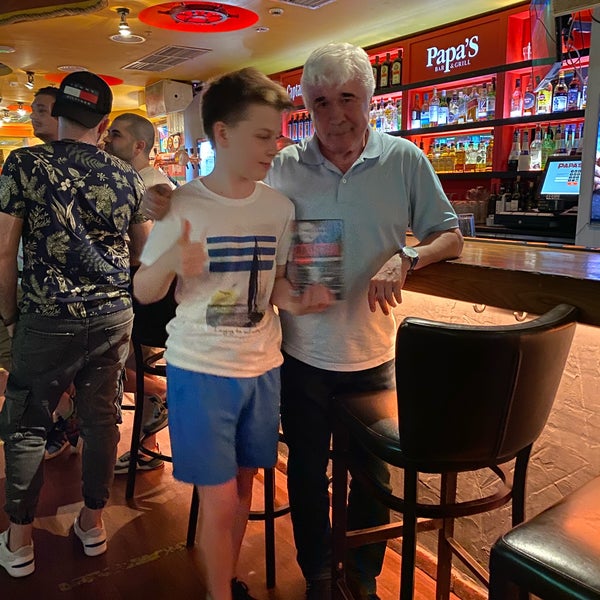 รูปภาพถ่ายที่ Papa&#39;s Bar &amp; Grill โดย Sergey เมื่อ 6/22/2021