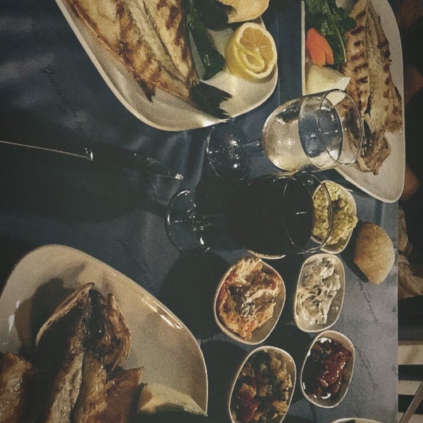 Photo taken at Giritli Balık Restaurant by Kader Y. on 11/23/2017