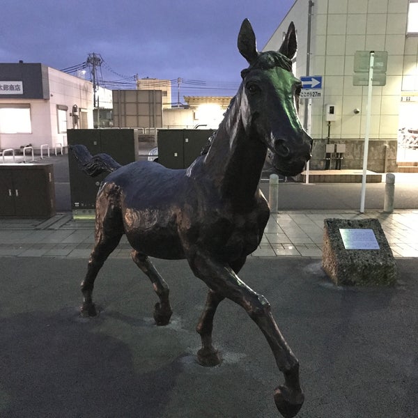 Photos At 野馬のモニュメント 2 Tips