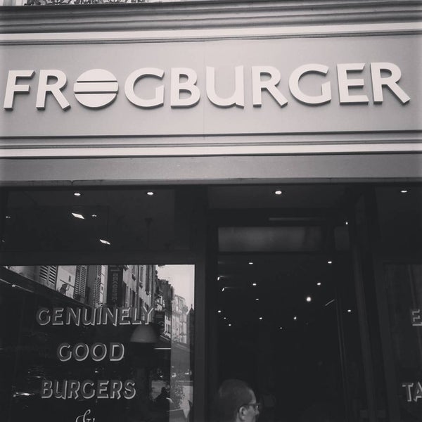 Photo taken at FrogBurger by Petit F. on 8/26/2015