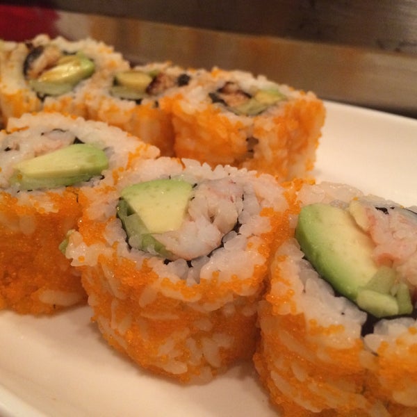 Foto scattata a Sushi Zone da Kai Yu K. il 12/5/2015