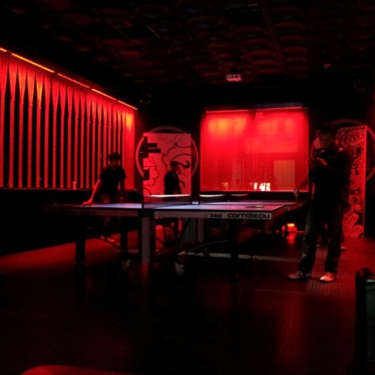 รูปภาพถ่ายที่ Chalk Ping Pong &amp; Billiards Lounge โดย Chris H. เมื่อ 12/13/2012