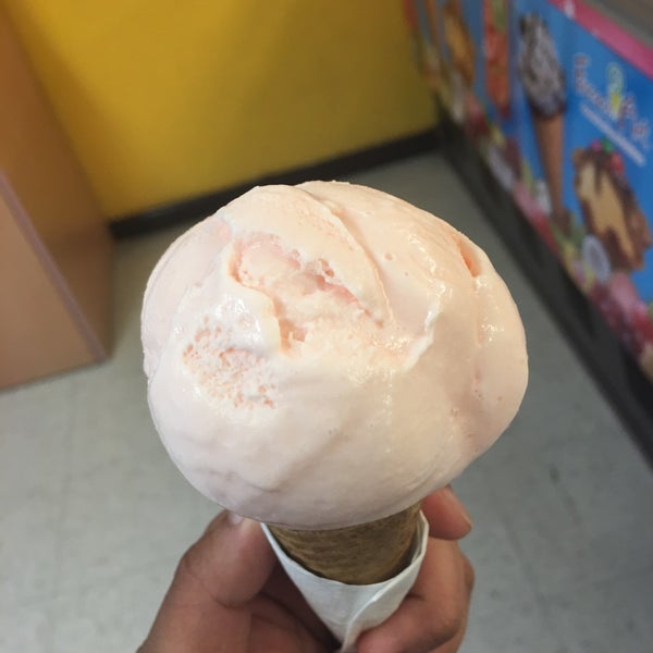6/18/2016にKhoa P.がFrozen Art Gourmet Ice Creamで撮った写真