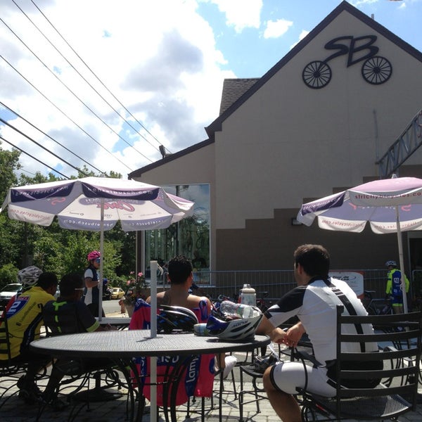 Photo taken at Strictly Bicycles by Benny W. on 8/4/2013