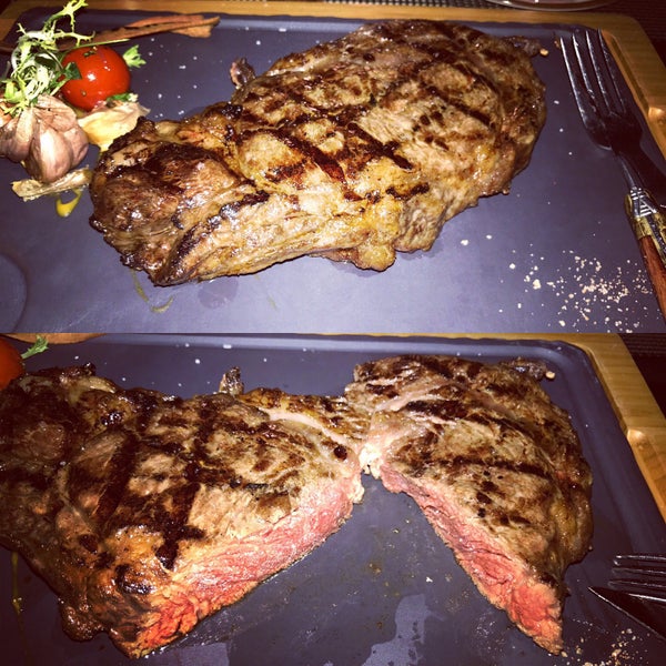 Steaks sind sehr gut und klassisch angerichtet.