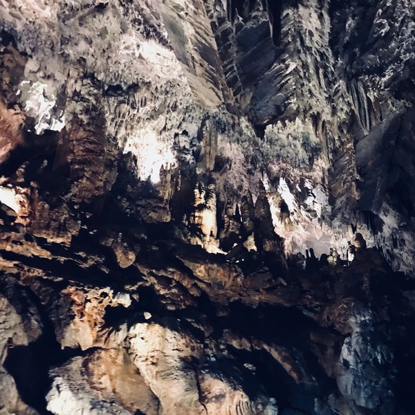 Photo taken at Penn&#39;s Cave by Aree A. on 9/23/2018