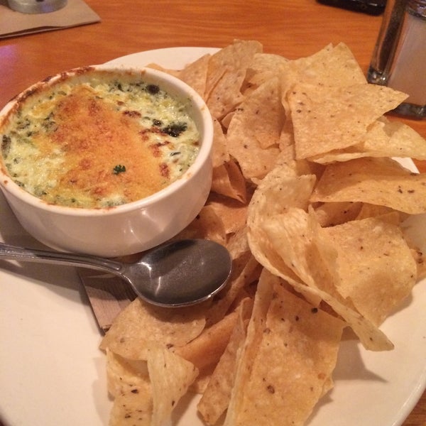Photo taken at BJ&#39;s Restaurant &amp; Brewhouse by Aree A. on 7/10/2015
