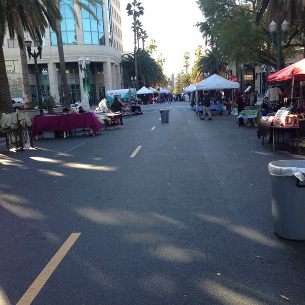 Foto tirada no(a) Downtown Anaheim Certified Farmers&#39; Market &amp; Craft Fair por Maribel M. em 1/10/2013