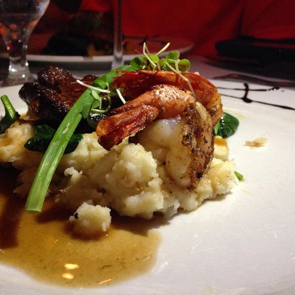 Снимок сделан в Chef Adrianne&#39;s Vineyard Restaurant and Wine Bar пользователем Esteicy 9/19/2015