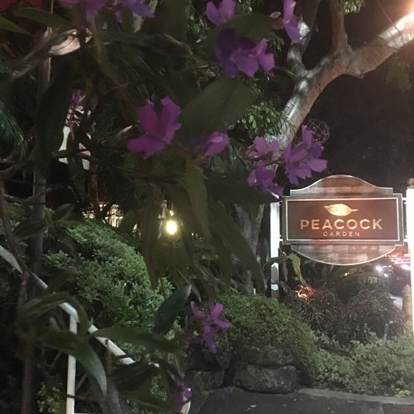 Foto tirada no(a) Peacock Garden Cafe por Esteicy em 2/4/2017