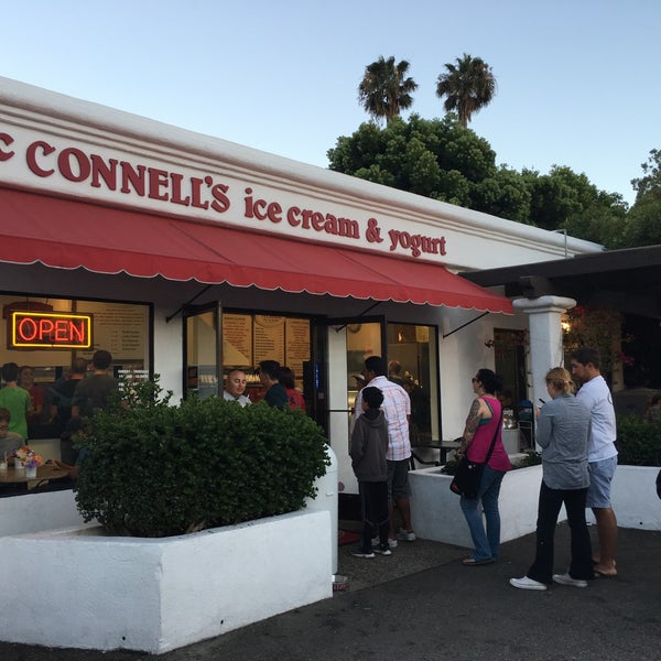 รูปภาพถ่ายที่ Mission Street Ice Cream and Yogurt - Featuring McConnell&#39;s Fine Ice Creams โดย Laura H. เมื่อ 7/18/2016