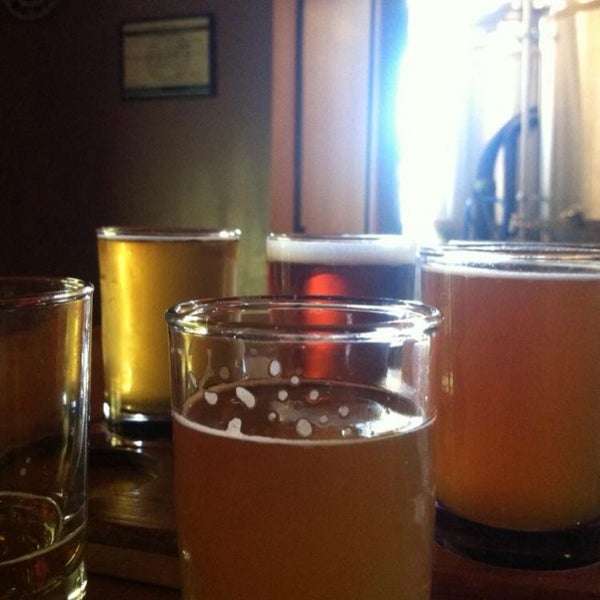 4/30/2014 tarihinde Uptown M.ziyaretçi tarafından Max&#39;s Fanno Creek Brew Pub'de çekilen fotoğraf