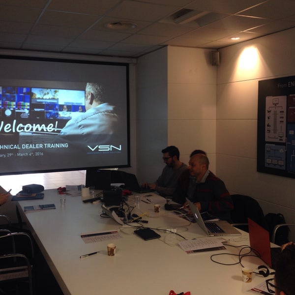 Jetstream логотип. News streams логотип. Jetstream логотип. Stream logo. Max hbo vs peacock.