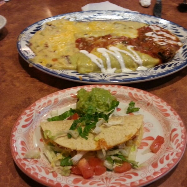 Photo taken at Abuelo&#39;s Mexican Restaurant by Dorian C. on 5/21/2013