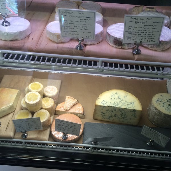 Photo prise au Talbott &amp; Arding Cheese and Provisions par Brett H. le4/12/2015