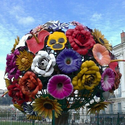 Photos At Flower Tree Monument Landmark In Presquîle