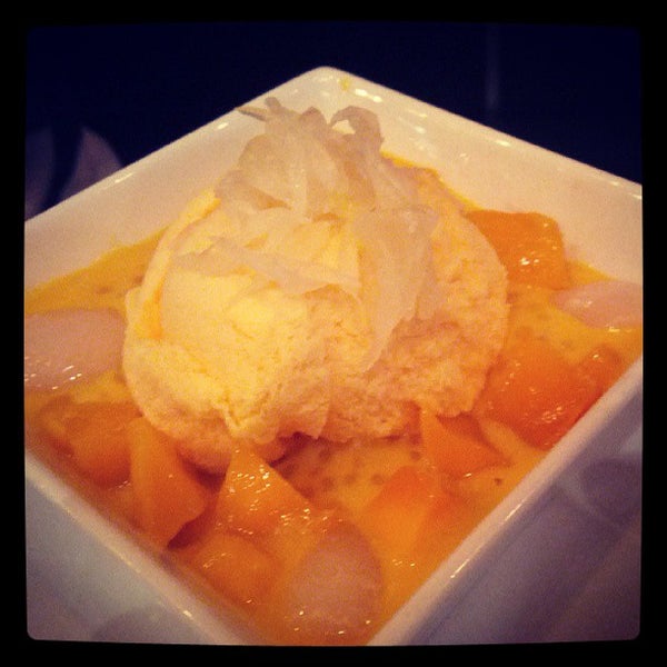 Foto diambil di Dessert Kitchen 糖潮 oleh Eva L. pada 6/12/2013