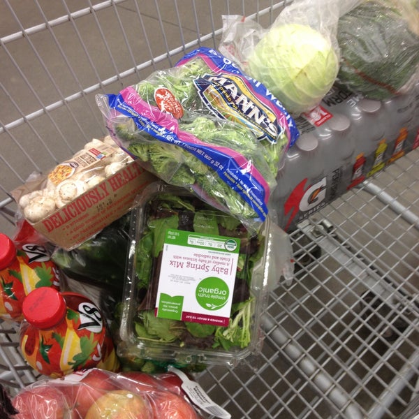 Foods Co Grocery Store in Tulare