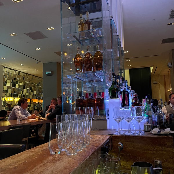 รูปภาพถ่ายที่ SOUTHGATE Bar &amp; Restaurant โดย Mark L. เมื่อ 6/29/2022