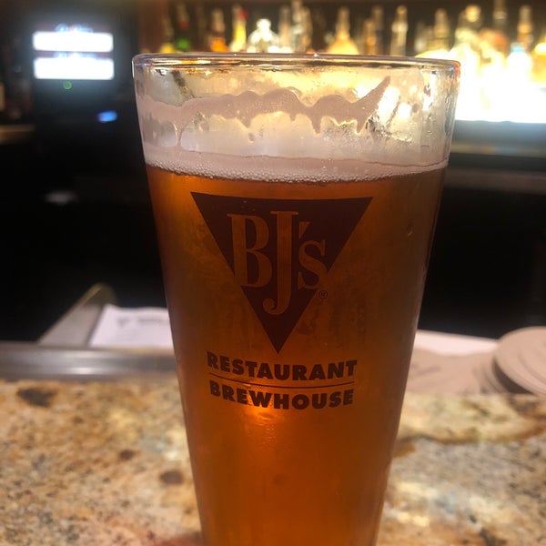 Photo taken at BJ&#39;s Restaurant &amp; Brewhouse by Mark L. on 6/17/2021