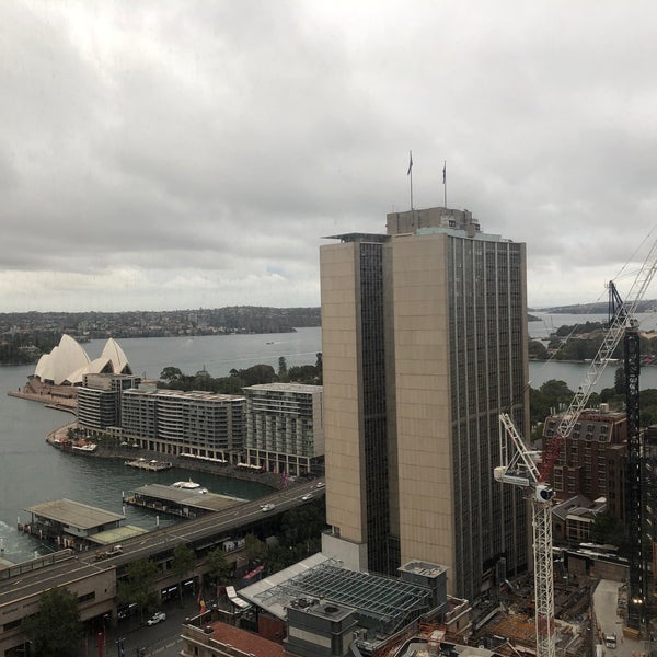 Foto diambil di Sydney Harbour Marriott Hotel at Circular Quay oleh Mark L. pada 1/9/2020