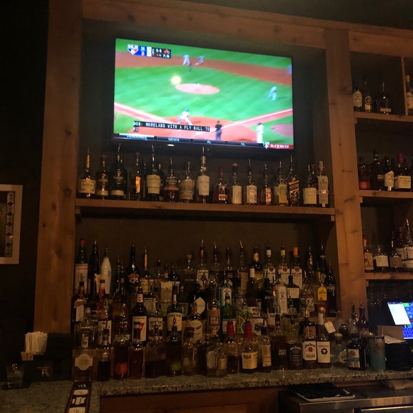 Foto tomada en RusTeak Restaurant And Wine Bar  por Mark L. el 7/26/2019