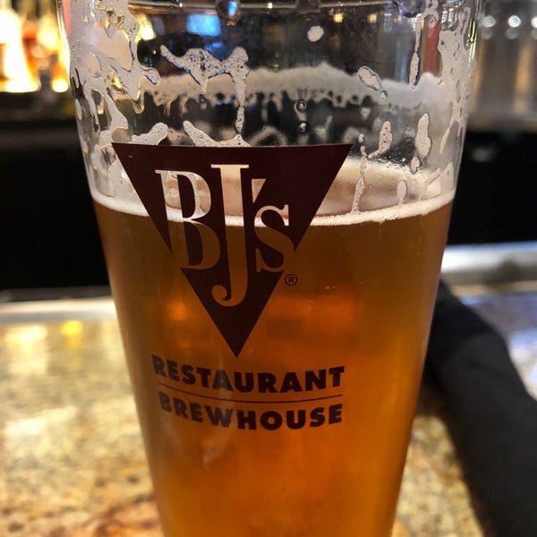 Photo taken at BJ&#39;s Restaurant &amp; Brewhouse by Mark L. on 4/14/2021