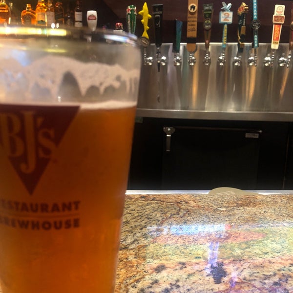 Photo taken at BJ&#39;s Restaurant &amp; Brewhouse by Mark L. on 6/11/2021