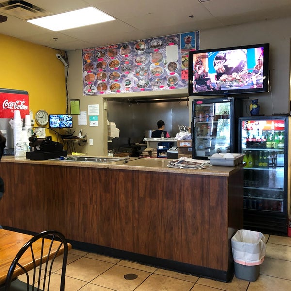 La Familia Home Of The Super Burrito Glendale'de Meksika Restoranı