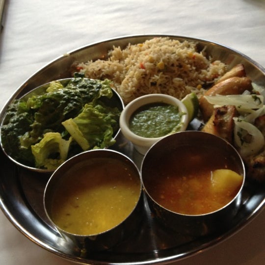 รูปภาพถ่ายที่ All India Cafe โดย Teresa B. เมื่อ 1/27/2013