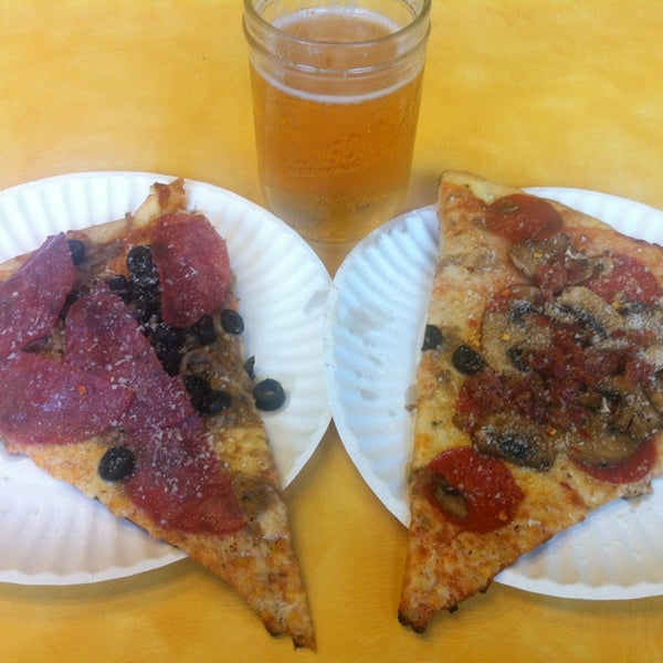 Das Foto wurde bei Bibo&#39;s NY Pizza von Randy L. am 2/15/2014 aufgenommen