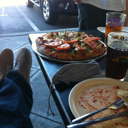Foto tirada no(a) Mission Pizza &amp; Pub por Randy L. em 11/3/2012