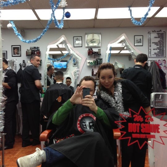 12/8/2012にJason P.がRafaels Barbershop Vintageで撮った写真