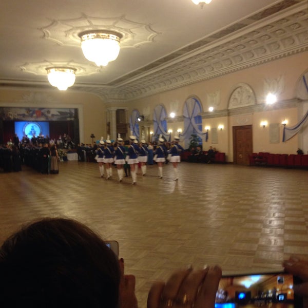 Компасный зал училище фрунзе санкт-петербург. Зале корп. Зале корп. Азимут мыс видный олимп. Дворец культуры ргату рязань.