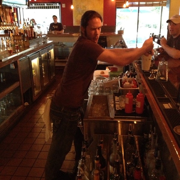 9/14/2013 tarihinde Spartacus J.ziyaretçi tarafından Drafting Table Pub'de çekilen fotoğraf