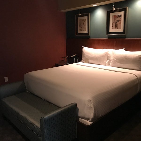 Das Foto wurde bei Hotel 1000, LXR Hotels &amp; Resorts von Leil K. am 2/22/2017 aufgenommen