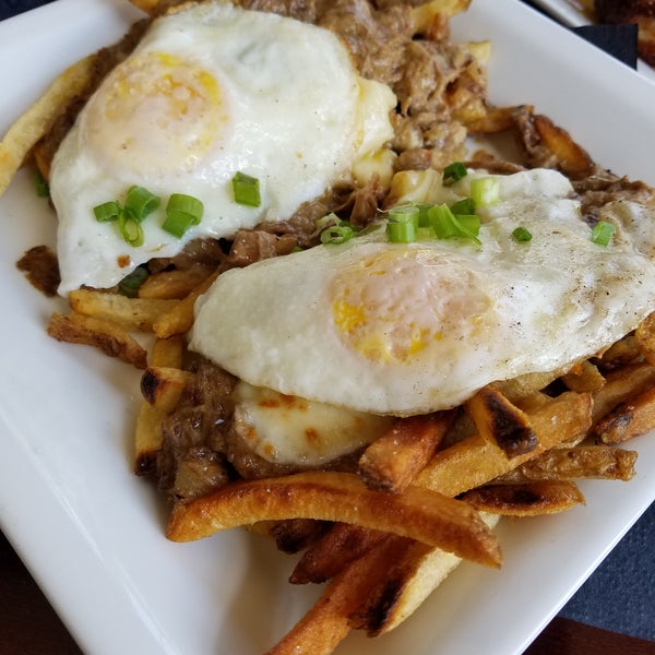 Brunch here is amazing!  The green curry poutine with eggs were fantastic!  So flavorful!