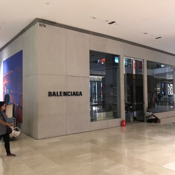 balenciaga klcc