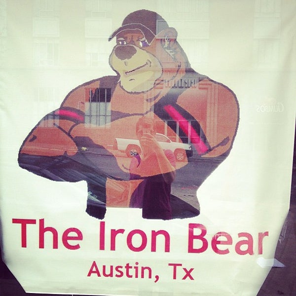 Foto tirada no(a) The Iron Bear por Phattytatty M. em 12/9/2012