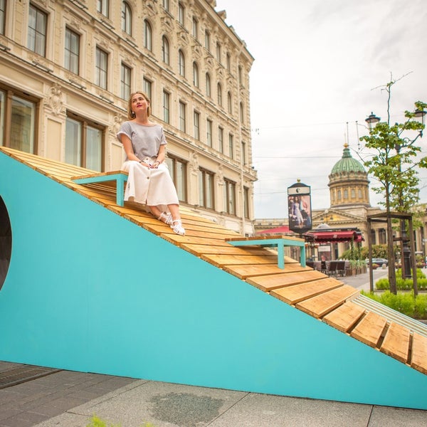Интернет образ Петербурга раскроется на Instagram выставке, призванной сделать городскую среду удобной и интересной для молодежи. Велопарковки, гигантские скамейки, и интерактивные карты прилагаются.