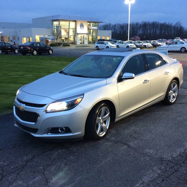 Volkswagen of Perrysburg Car Dealership